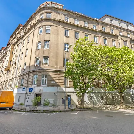 Lam Mockingbird - Terrace - Ac Apartmán Bratislava